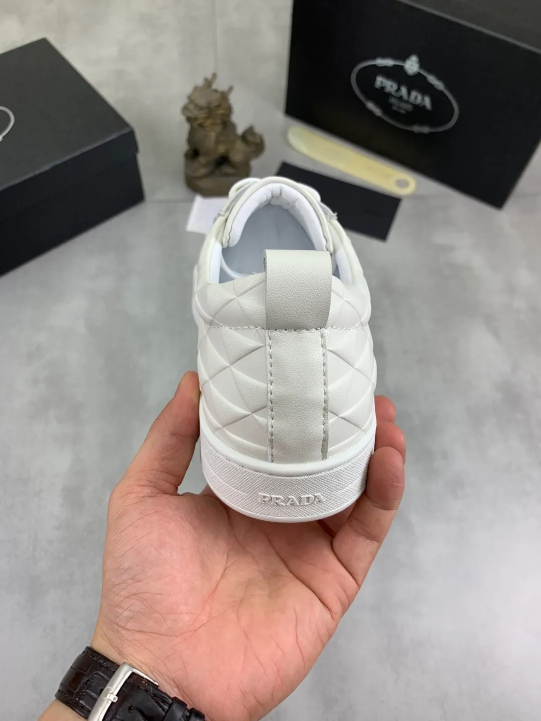 Men's Men's Shoes💰P420💰[New Style] The latest classic model of high-quality PRADA breathable and comfortable men's shoes has been launched on the official website, 1:1 replica, synchronized in Hong Kong, and on the same catwalk; all made of calfskin with breathable mesh fabric ➕Imported soft Soft and comfortable sheepskin lining, 🍡🍡original rubber outsole is non-slip and wear-resistant; comfortable to wear, attractive style, fine workmanship, and simple and neat shoe last, showing a man's courage and toughness, 👍Size: 39-44 2️⃣Color🉑️Choose